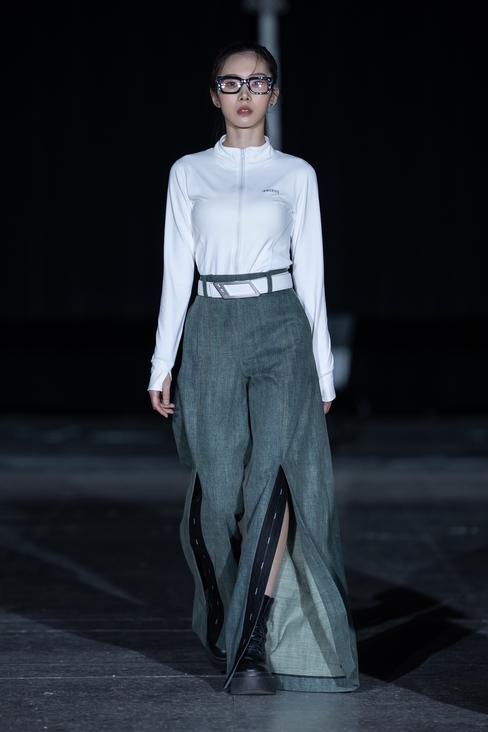Look 10