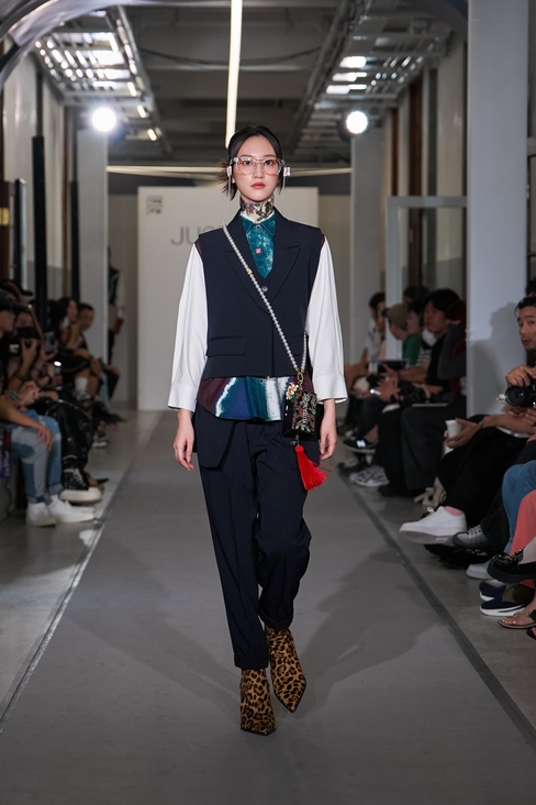 Look 11