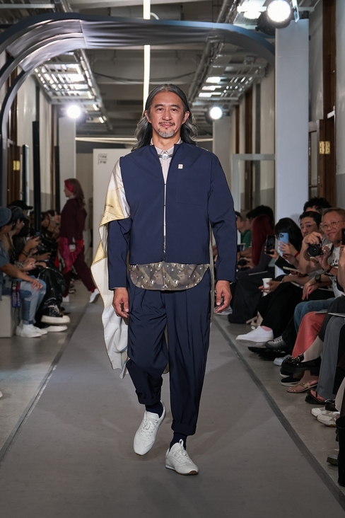Look 16