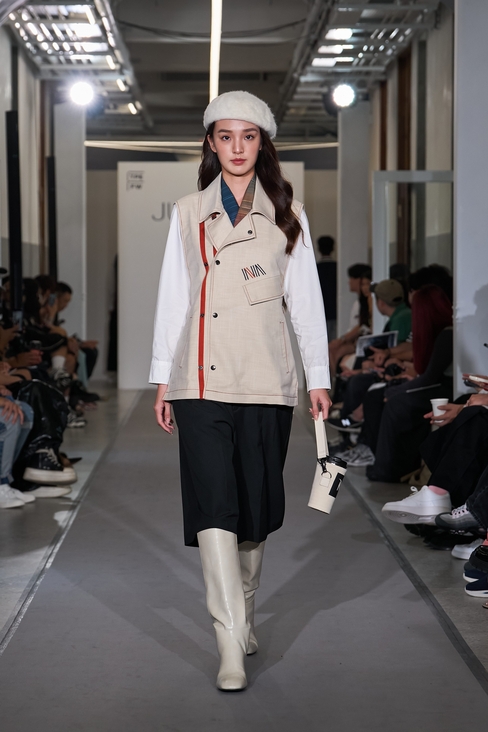 Look 18