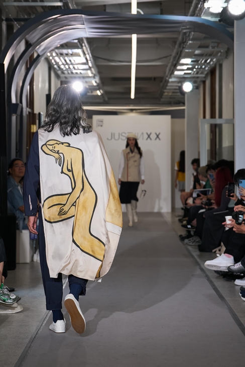 Look 32