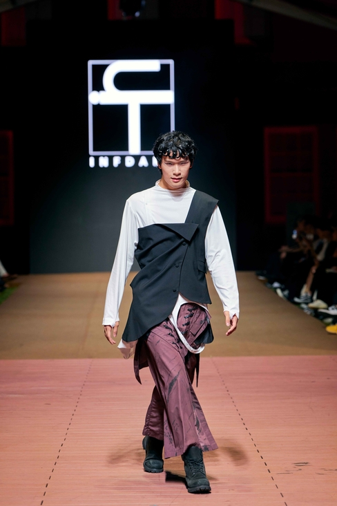 Look 3