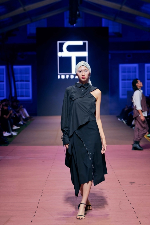 Look 11