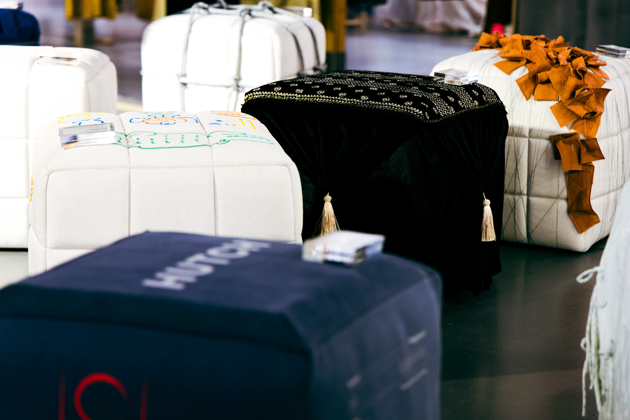 延續「Editor’s Pick」的編輯視角,現場也由參展創作者們以臺灣寢具品牌「眠豆腐」的豆腐凳為載體進行再創作,展現臺灣設計力進入生活後的各種姿態。